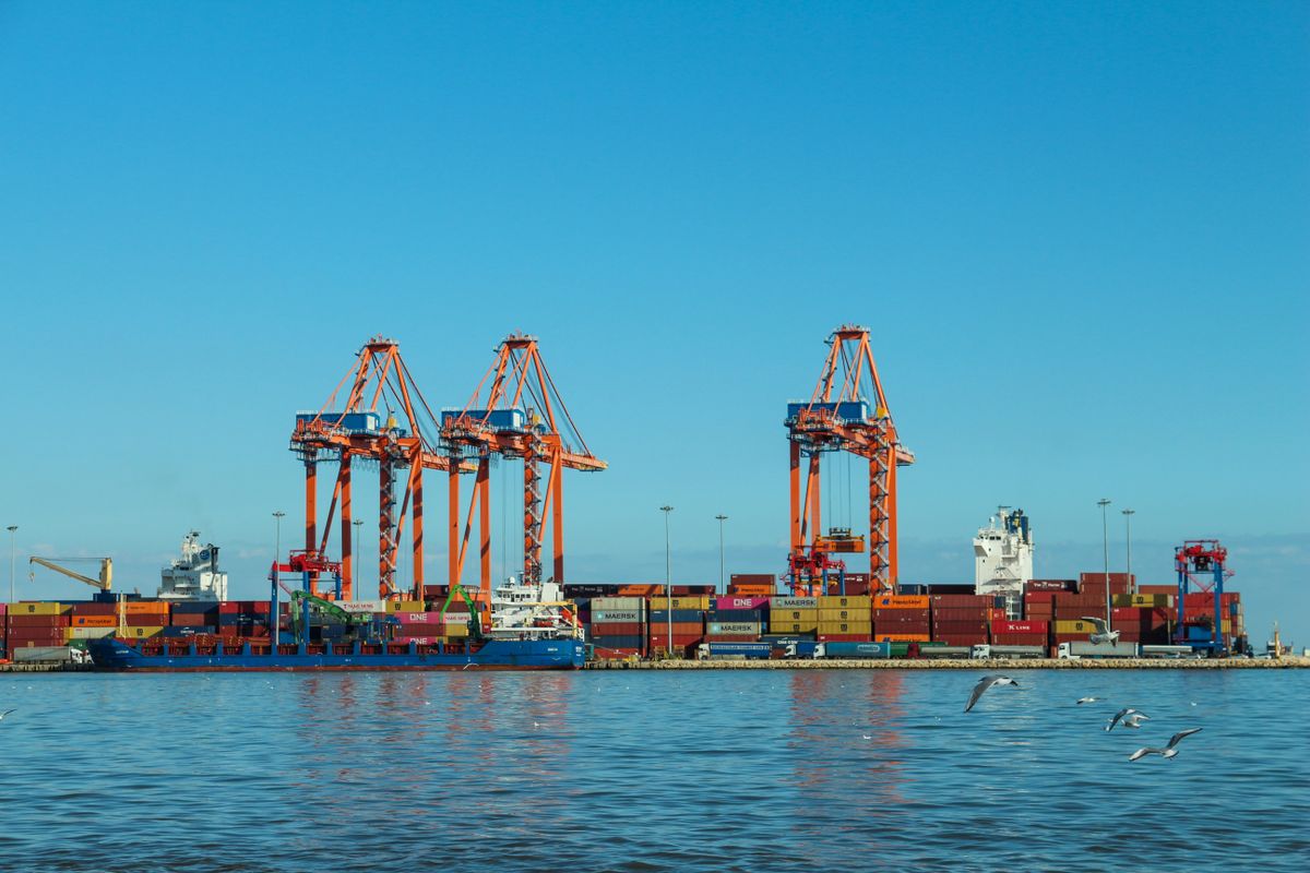 Industrial seaport container terminal for verifying customs tonnage and bills of lading